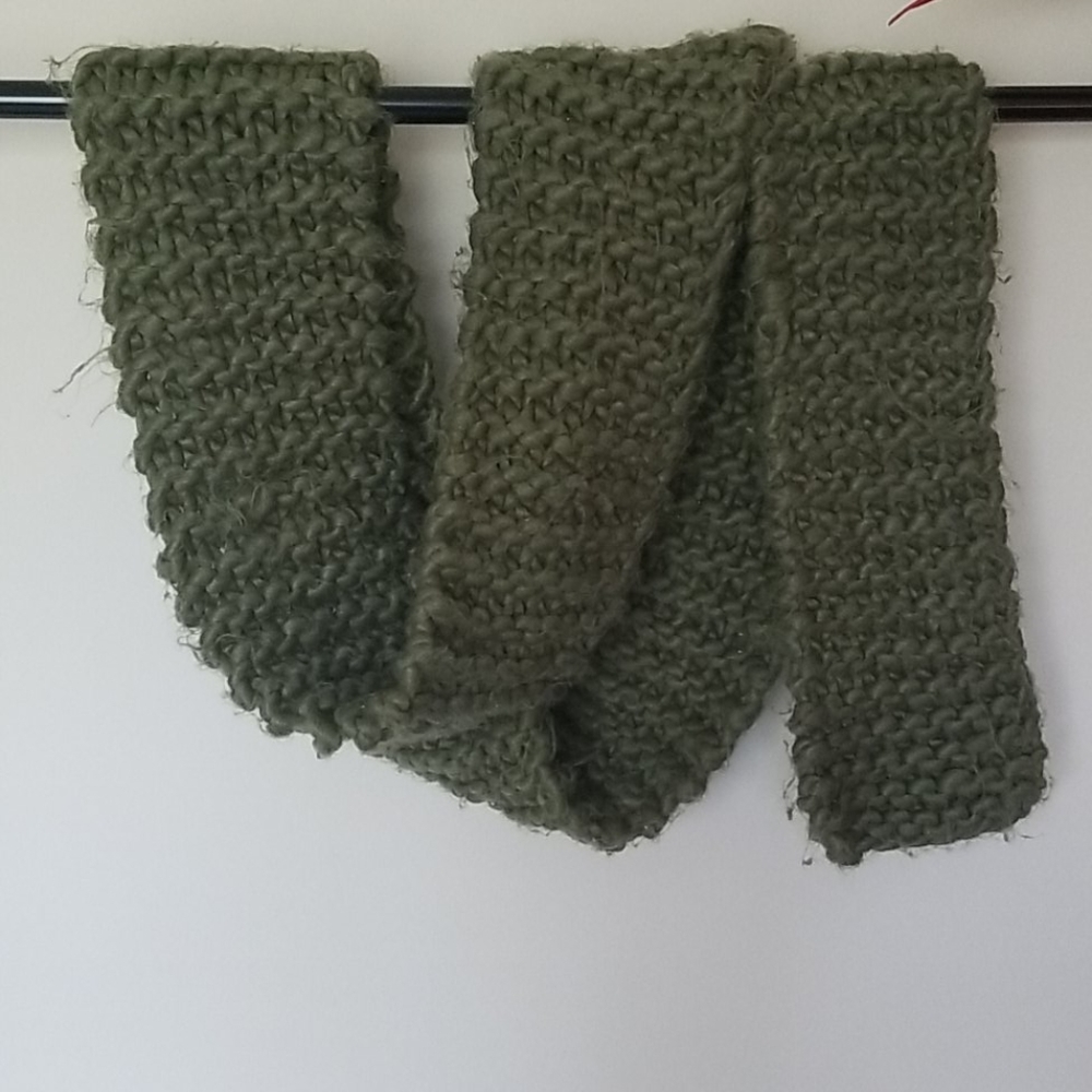 Oversized 10' olive chunky knit scarf